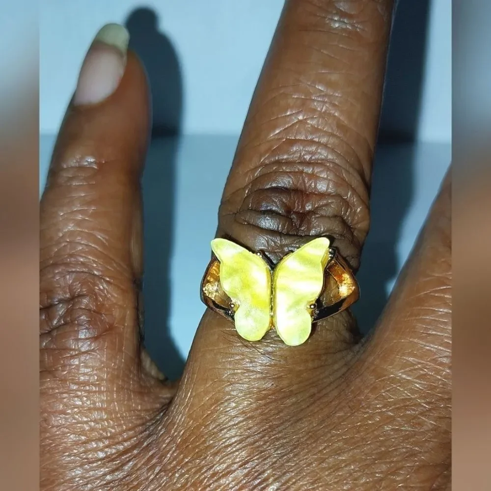 Super cute yellow butterfly ring sz 7
